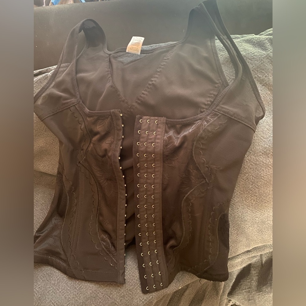 Unbranded Black corset XL polyester fits like a large; runs small. Barely used.